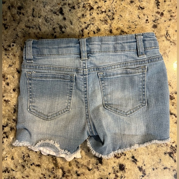Jean Shorts with lace pocket extension - Picture 2 of 3